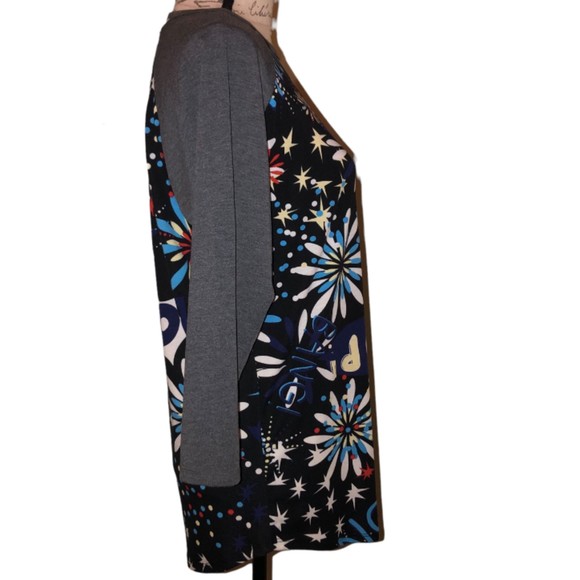 Lularoe Randy Raglan Top MEDIUM 3/4 Sleeve Patriotic Fireworks BANG POP BOOM USA - Picture 6 of 8